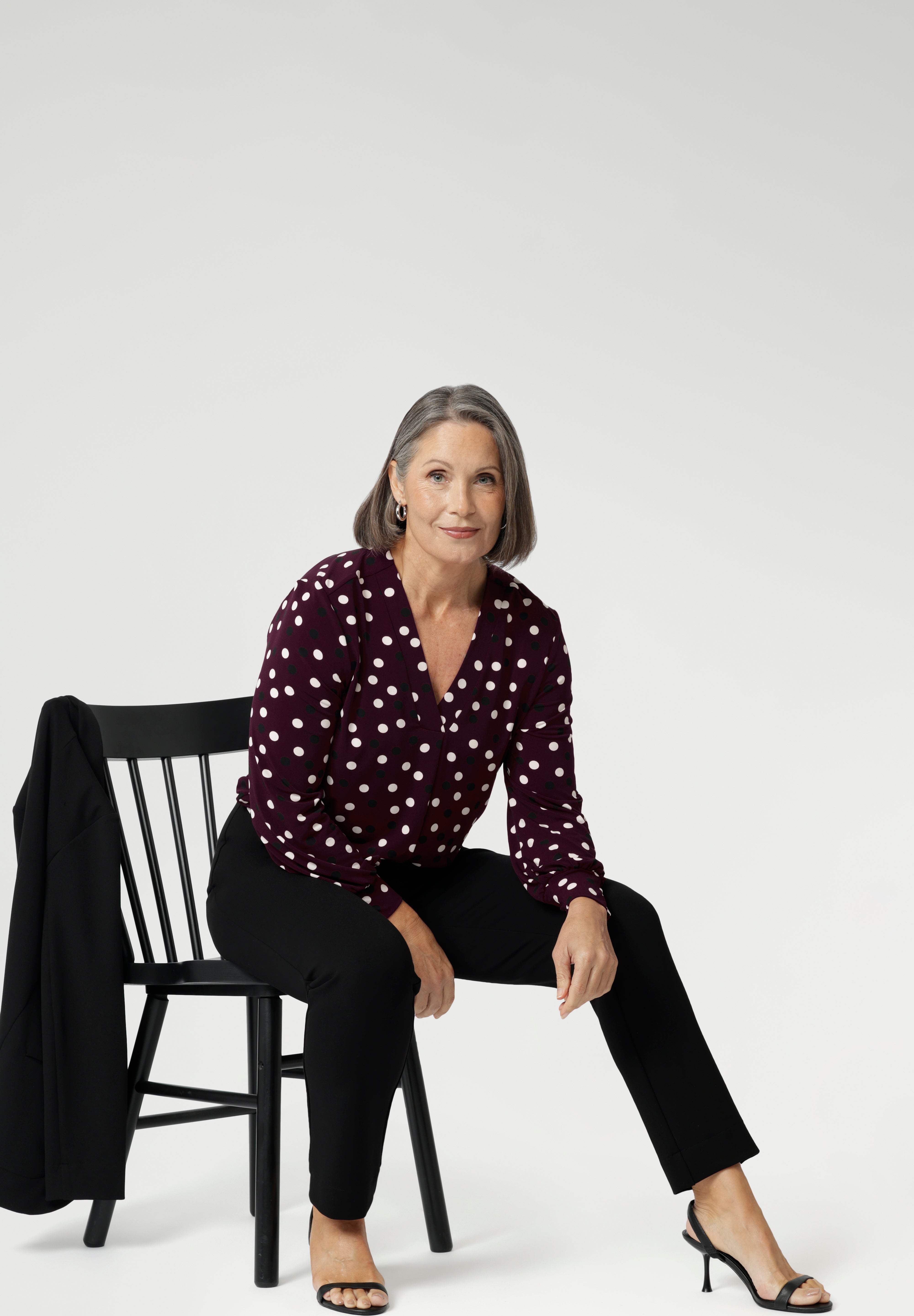 The Paeton Top in burgundy spot is a standout piece in our women’s workwear collection, designed to bring ease and elegance to your everyday wardrobe. Made in Australia from a premium soft-touch jersey fabric, this stylish top offers a relaxed fit with the option to size down for a more structured, tailored silhouette.