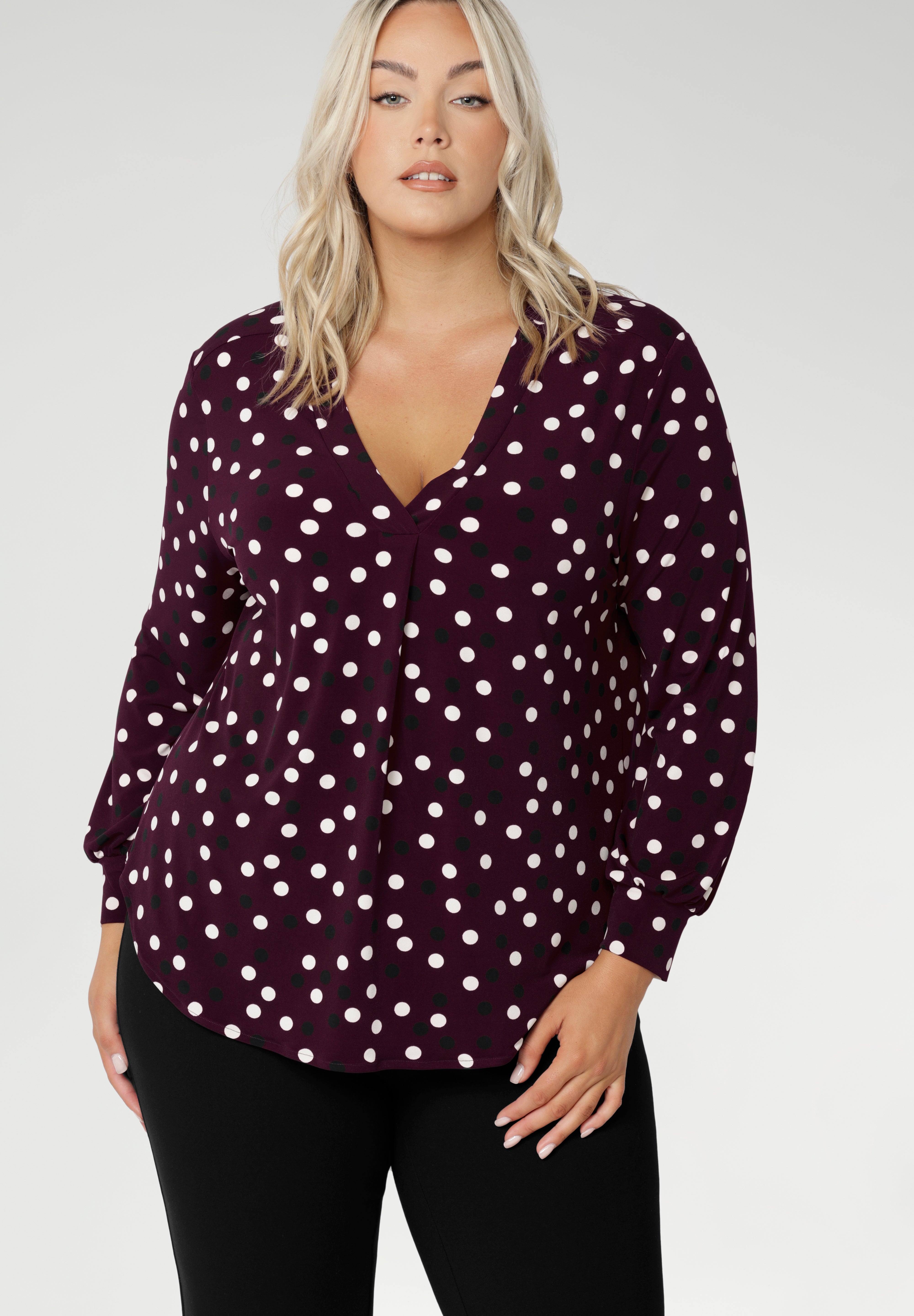 The Paeton Top in burgundy spot is a standout piece in our luxe separates collection, combining everyday comfort with elevated design. Crafted from a premium soft-touch jersey fabric with gentle stretch, this functional women’s top is designed for a relaxed fit—though you can size down for a more tailored silhouette.