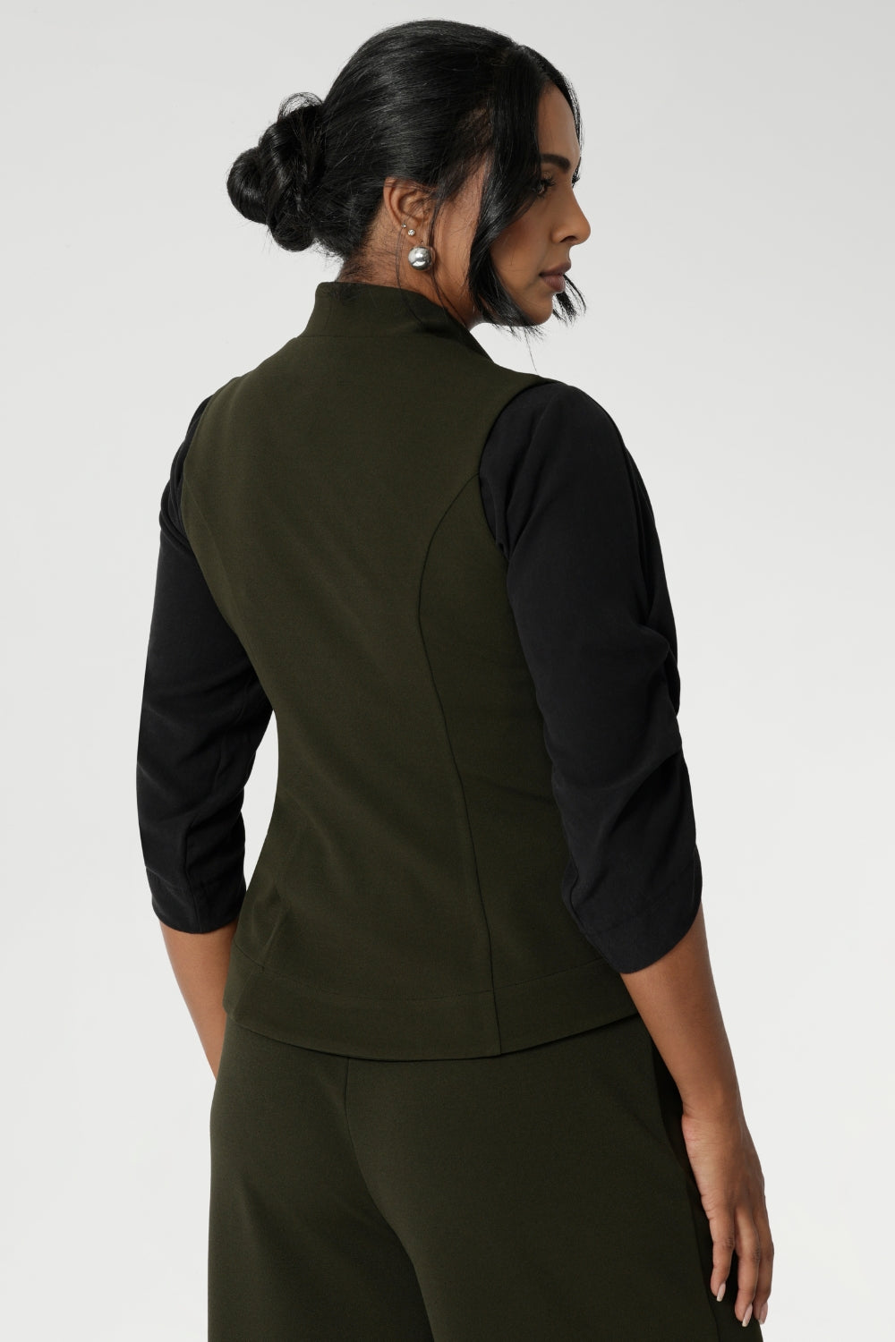 The Pennyworth Vest is crafted to offer endless styling options, thanks to its double-ended zip, allowing for versatile wear. Elevate your style with this chic and functional addition to your closet. Made from a luxurious Scuba Crepe Jersey fabric, it provides a soft, textured feel with comfortable stretch.
