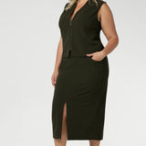 The Pennyworth Vest is crafted to offer endless styling options, thanks to its double-ended zip, allowing for versatile wear. Elevate your style with this chic and functional addition to your closet. Made from a luxurious Scuba Crepe Jersey fabric, it provides a soft, textured feel with comfortable stretch.