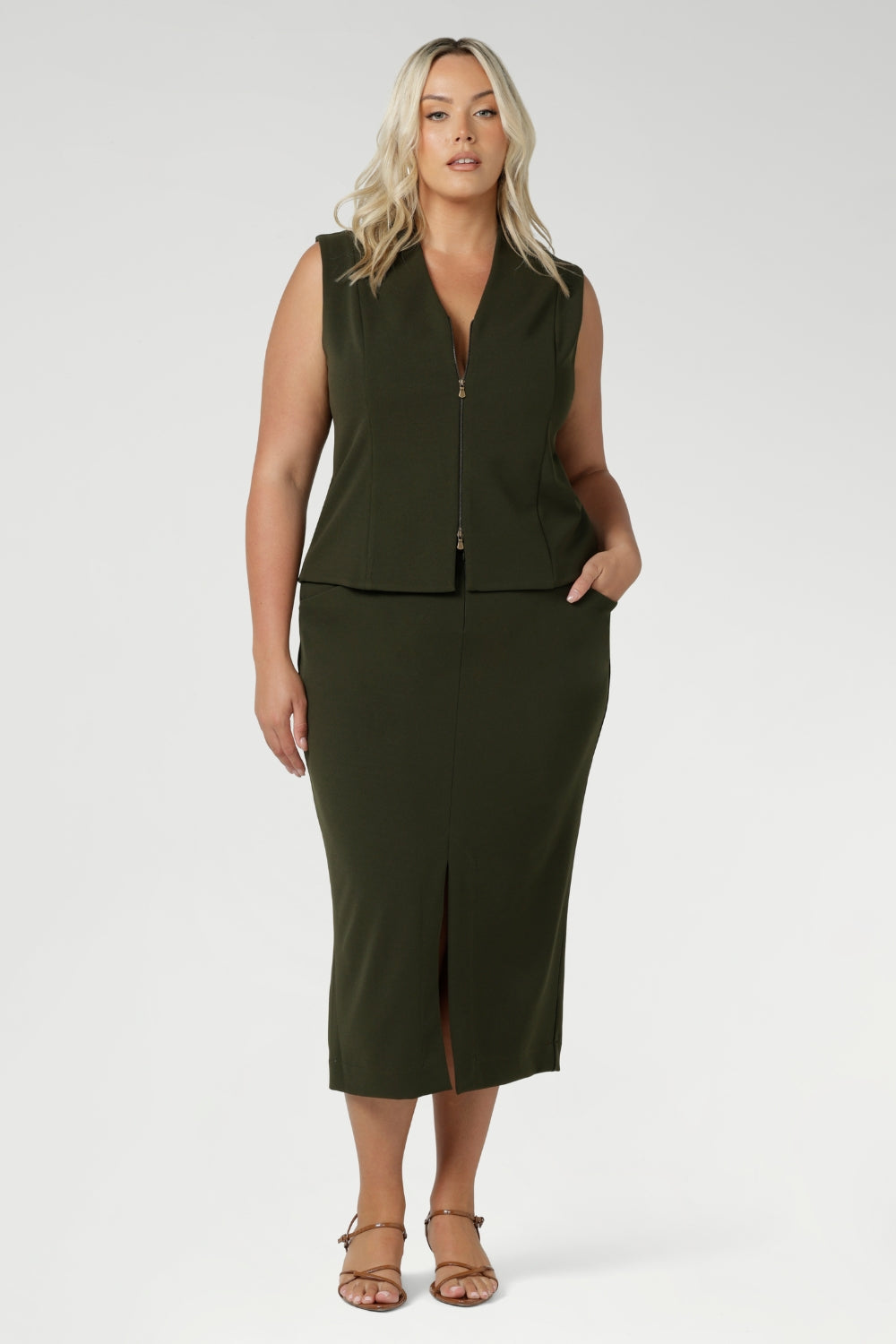 The Pennyworth Vest is crafted to offer endless styling options, thanks to its double-ended zip, allowing for versatile wear. Elevate your style with this chic and functional addition to your closet. Made from a luxurious Scuba Crepe Jersey fabric, it provides a soft, textured feel with comfortable stretch.