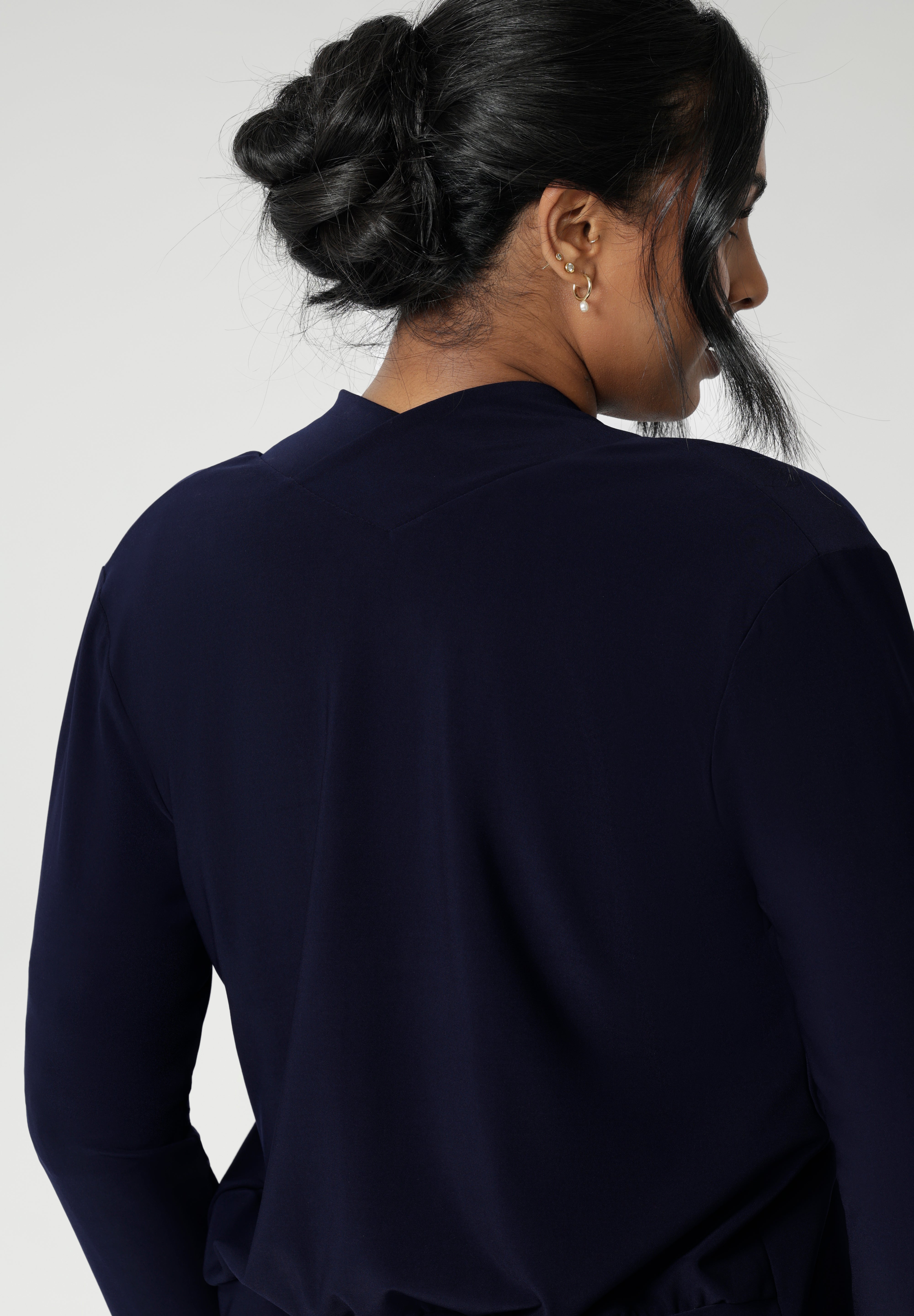 Move into the cooler months in style, with this comfortable jacket for workwear and casual layering. Available in sizes 8-24.