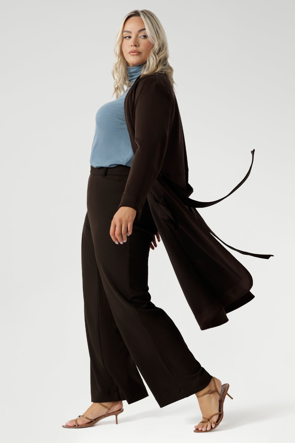Engineered for effortless wear, it resists creasing and is easy to care for, making it the perfect travel companion. Thoughtfully tailored with clean front panels and discreet seam pockets, it features a chic grown-on neckline, elegant two-piece long sleeves, and a subtly structured waist seam at the back.