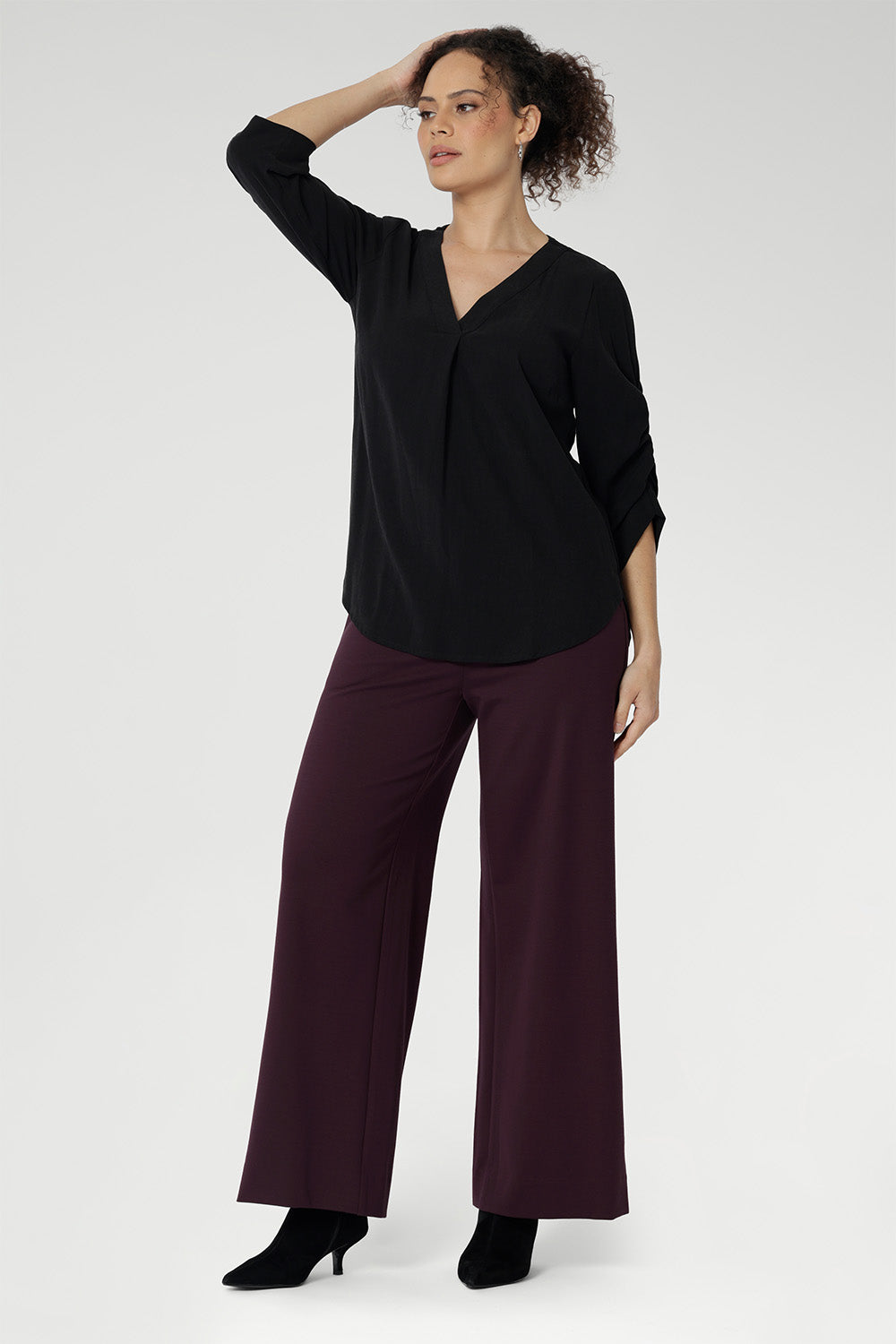 The Terry Shirt in Graphite is a modern take on classic workwear. It’s crafted from soft, breathable Tencel Viscose with a luxurious sand-washed texture that feels smooth against the skin. The fabric drapes beautifully, creating a flattering shape without cling.