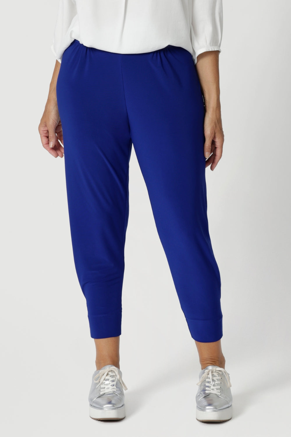 These women's pants are the perfect combination of comfort, style, and practicality, designed for the modern, fashion-conscious woman. Crafted from high-quality dry-touch jersey, the fabric feels smooth and soft against the skin while offering the added benefits of stretch and breathability. Whether you're moving through your workday or running errands, these pants provide all-day comfort with a flattering fit that moves with you.