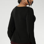 Zara is designed to seamlessly transition from office to off-duty. Whether layered under the structured softness of an LF Garcia jacket or paired with the sleek lines of a Sorel Trenchcoat, it’s the go-to knit top for effortless autumn and winter style.