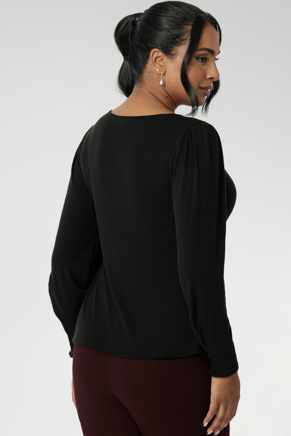 Zara is designed to seamlessly transition from office to off-duty. Whether layered under the structured softness of an LF Garcia jacket or paired with the sleek lines of a Sorel Trenchcoat, it’s the go-to knit top for effortless autumn and winter style.