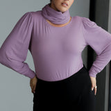 Zara knit top in soft lilac brings a fresh, elegant tone to your autumn and winter wardrobe. Designed for both style and comfort, it features a flattering boat neckline and full-length bellow sleeves with delicate gathers at the shoulders and refined darts at the wrists, creating subtle volume that layers beautifully under coats and jackets.