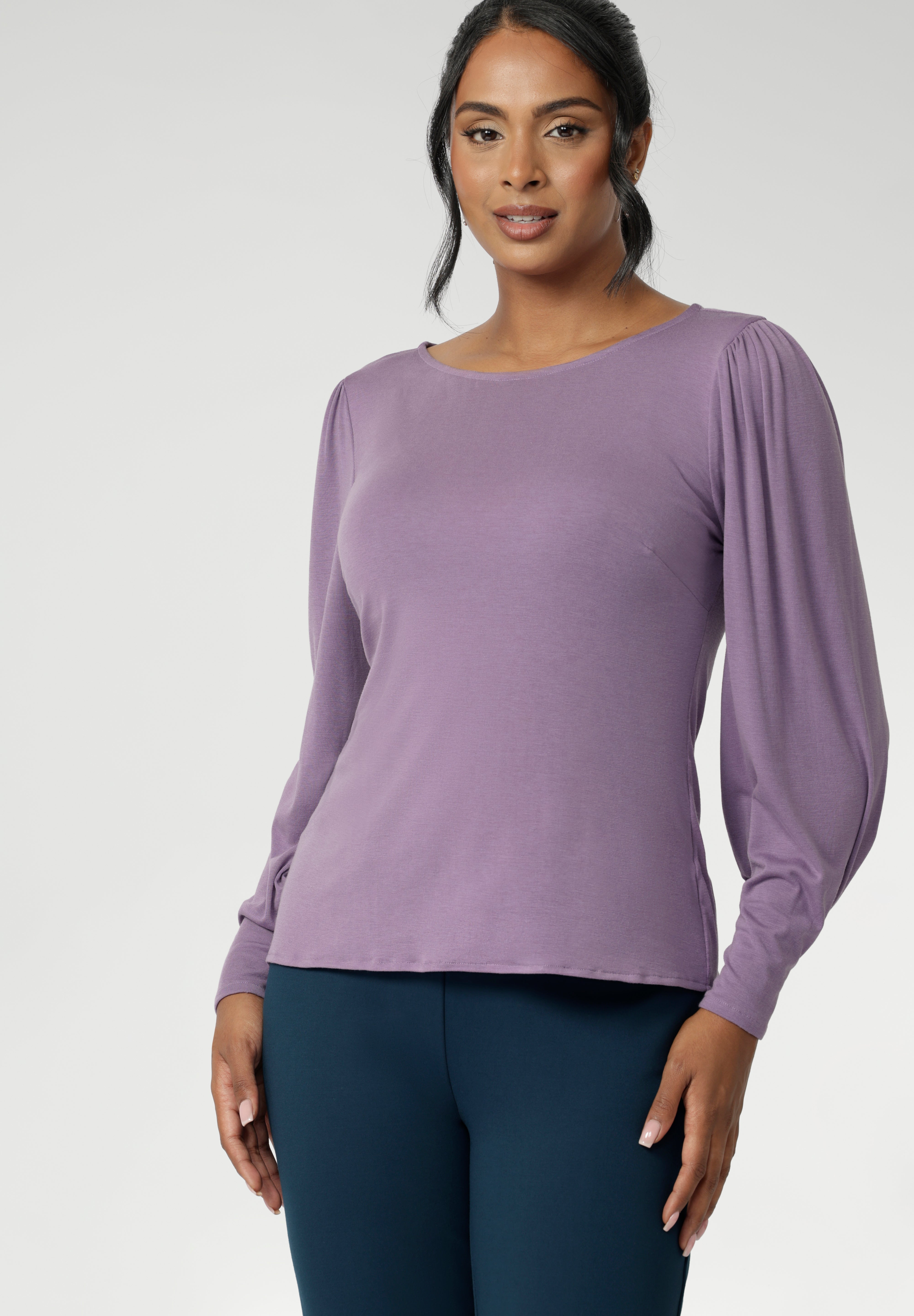 The tailored bust darts and close-to-body silhouette offer a sleek yet relaxed fit, while the straight front hem and gently curved longer back hem add a modern finish.