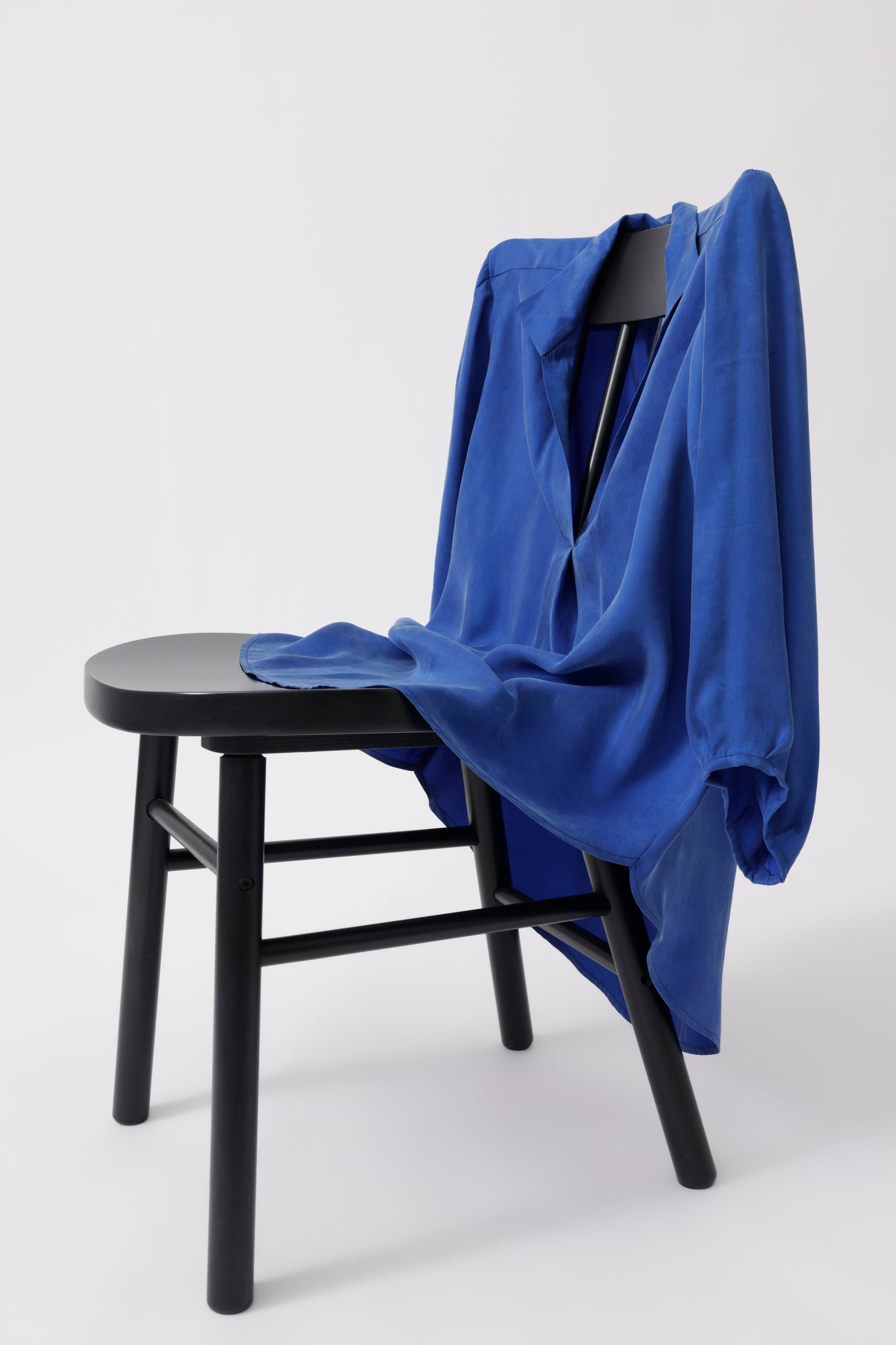 Less Clutter, More Confidence: The Power of a Curated Wardrobe