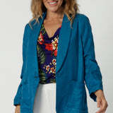 Teal blazer is made from breathable, lightweight linen fabric, making them an ideal choice for travel. Crafted in Australia for woman in Australia and New Zealand. Light weight blazer combines style and comfort. Travel ready piece pairs back with white Connor Pant. Shop sizes 8-24 at clothing brand Leina & Fleur.