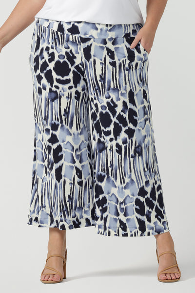  Cropped, wide leg culotte pants in blue and white print are shown in a size as good plus size pants for curvy women. Great summer pants, these culottes have a pull-on waistband and side pockets. Easy care pants, they are comfortable as work wear pants or for casual wear. Made in Australia by Australian women's clothing brand, Leina & Fleur
