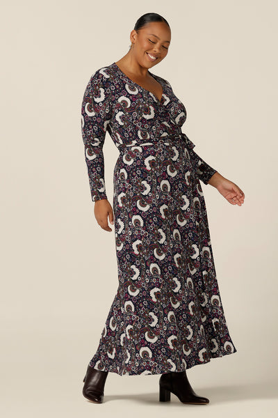 A great maxi dress for women looking for 40 plus fashion, the Kimberley maxi dress has long sleeves , pockets and V-neck. Shown here in a size 18, on a fuller figure woman, this full-length, wrap dress comes in paisley print jersey and is made in Australia.