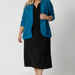 Plus sized model wears summer ready blazer in colour teal. Breathable fabric used to create blazer is a mix of linen, tencel and cuppro. Leina & Fleur is a womans clothing brand that stocks sizes from 8-24. Shop this light weight blazer in petite sizes and plus sizes. 