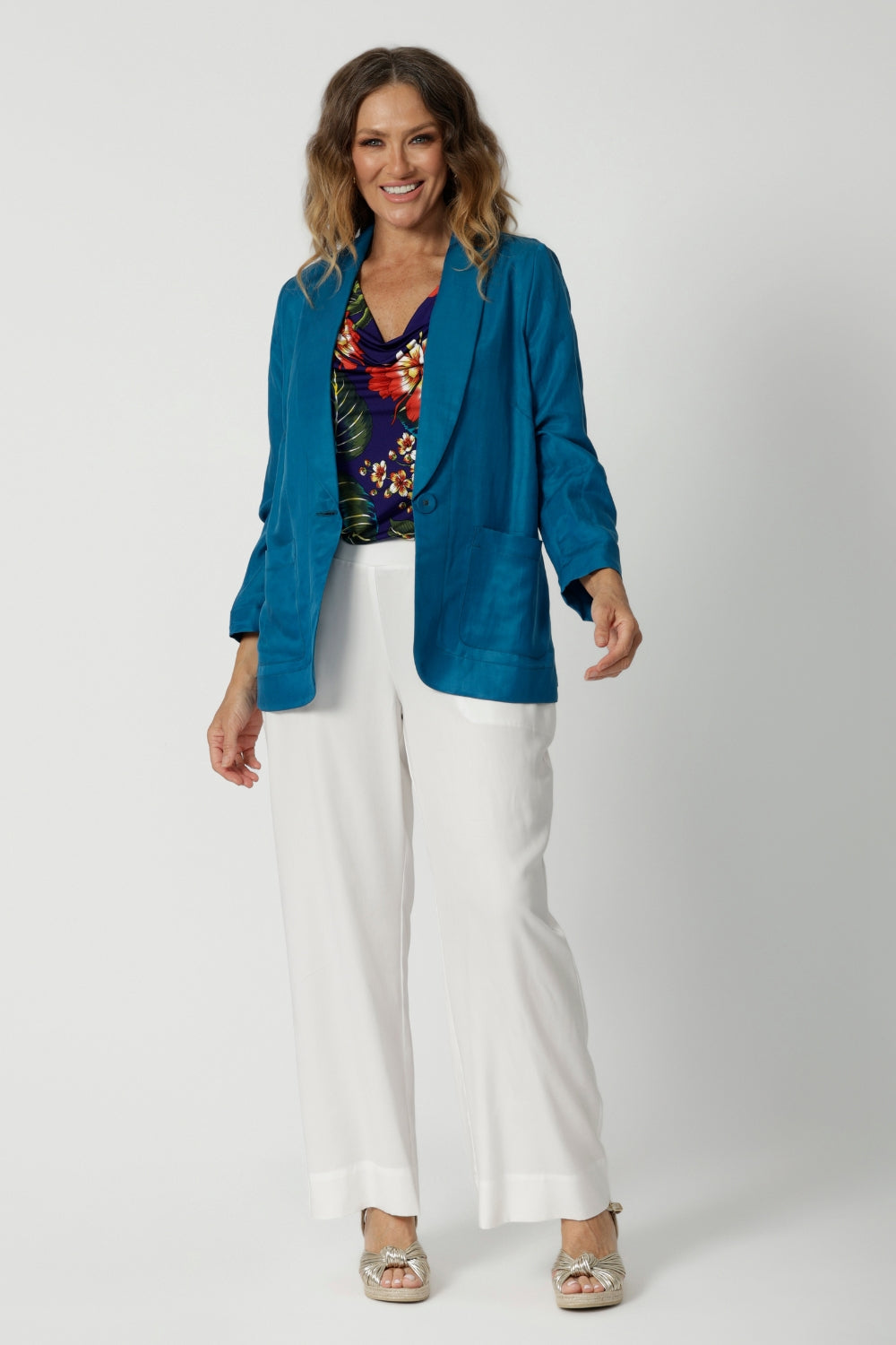 40 year old woman wears wide leg white pants. Summer ready style is crafted with cool and breathable lyocell fabric. Perfect for travel or casual wear the Connor Pant in White is the pant of the season. Shop in petite and plus sizes 8 through to 24. 