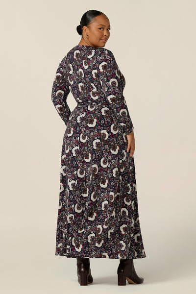 Back view of a good maxi dress for women looking for stylish 40 plus fashion, the Kimberley maxi dress has long sleeves , pockets and V-neck. Shown here in a size 18, this full-length, wrap dress comes in paisley print jersey and is available to shop in an inclusive size range of sizes 8 to 24.