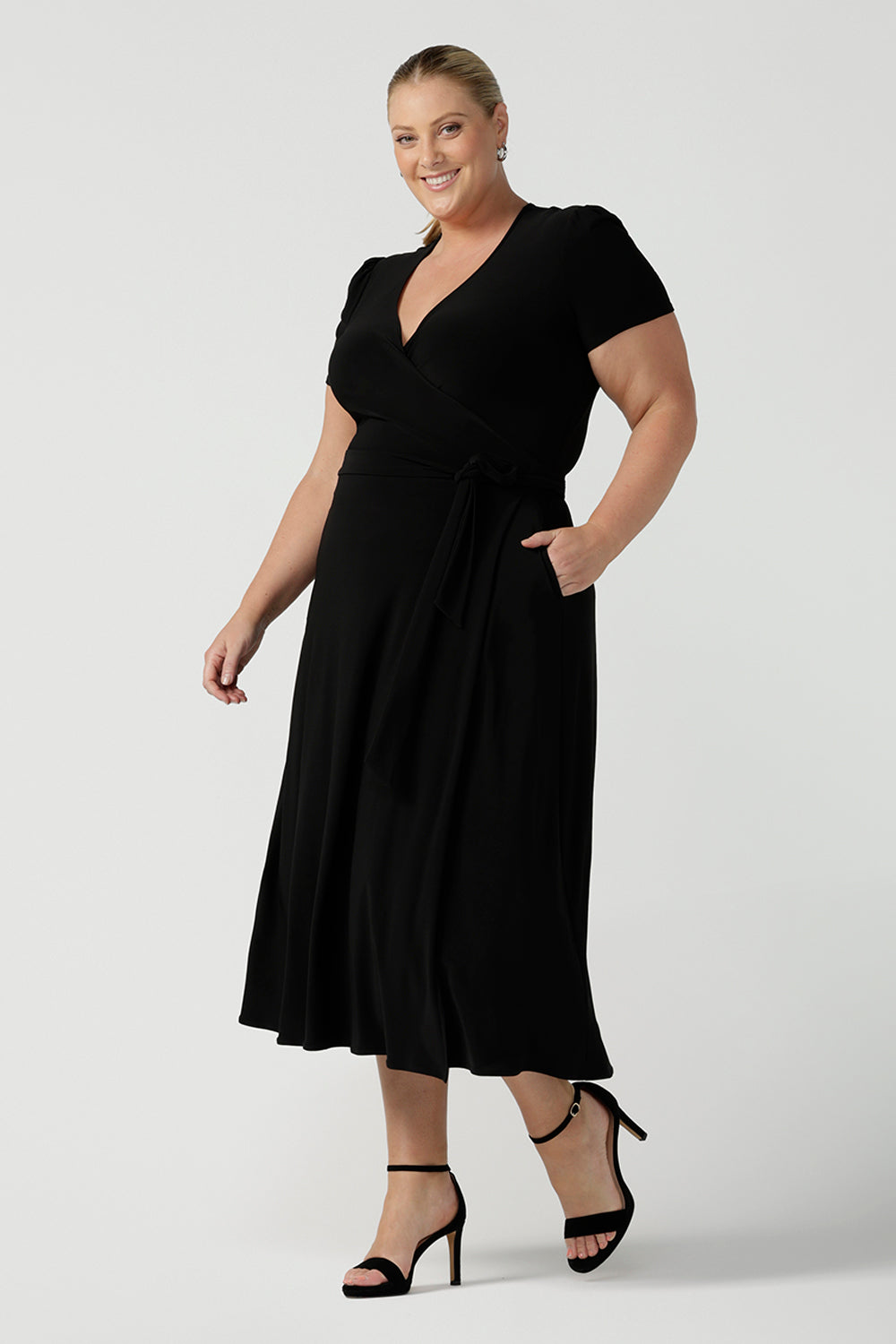 Workwear for curvy women. Plus size 18 jersey wrap dress in size 8. Curvy women workwear midi dress with pockets. Black dress. 