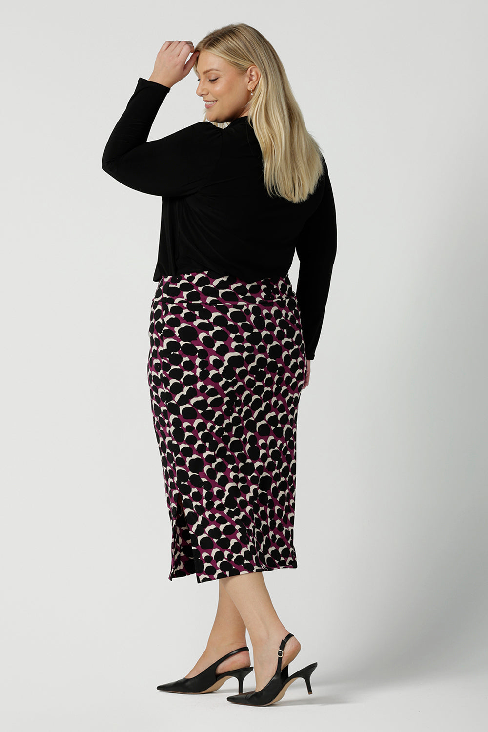 Back view of the Thom top in Black Andi Midi Skirt in Alula in a size 18 is a midi length skirt with the Alula print. Made in Australia style. Styled back with the Thom Top in black 8 - 24.