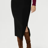 Mid-calf length skirt with a flattering side-split, making it perfect for both work and events. Crafted as a double-layer tube skirt, it features a soft folded waistband and a comfortable pull-on style.