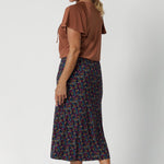 Darts at the back provide shaping, enhancing the natural contours of the body while preserving the A-line shape that gives the skirt its elegant, feminine structure. 