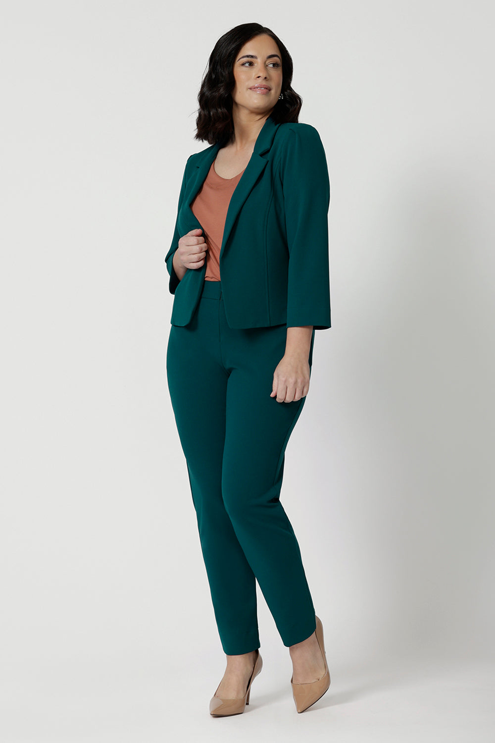 Green 3/4 sleeve cropped jacket. Stretch jersey womens cropped blazer. Worn with tapered leg green pant. Work outfit for L&F Womens fashion Australia.