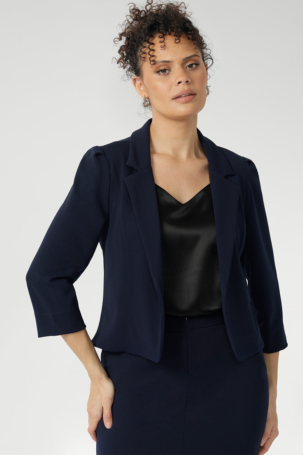Navy workwear jakcket features open-front design allowing for effortless styling, while the narrow collar and notch lapels add a touch of sharpness to its clean lines. 