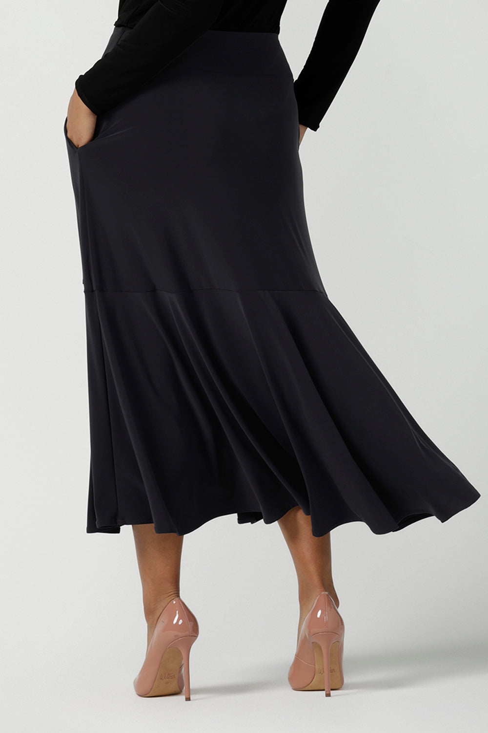 Berit Maxi Skirt in Charcoal