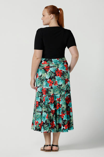 Back view of a size 12 woman wears Maxi Skirt in Havana print. The Berit Maxi skirt features a tier, a waistband and side pockets. Perfect for a weekend away or holiday capsule wardrobe. Made in Australia for women size 8 - 24.