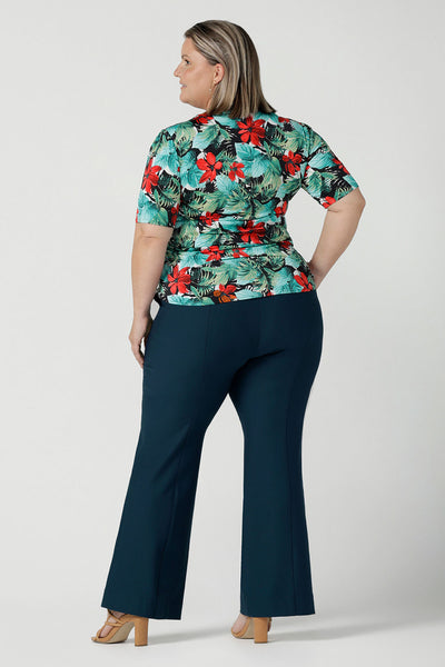 Back view of a size 18 curvy woman wears the Berni Top in Havana print. Square neckline with neck band and sleeve head tuck. Beautiful tropical print with red flowers and green palm leaves. Made in Australia for women size 8 - 24.