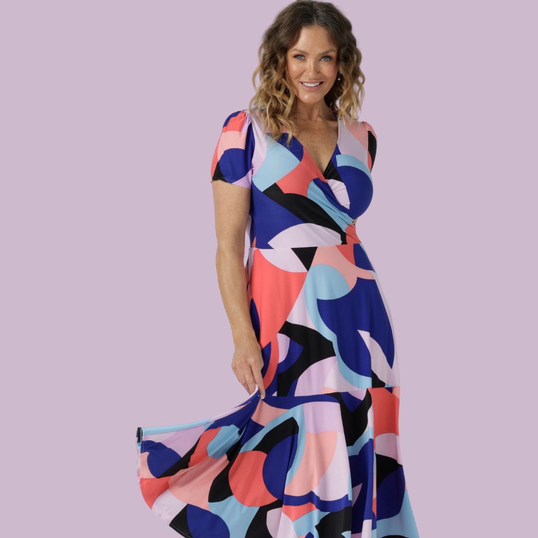 A great wrap dress works for wedding guest dresses Australia-wide. Shop this fixed wrap dress with its ruffle hemline in petite to plus sizes, that's 8-24 online at Australian and New Zealand fashion label, Leina & Fleur.