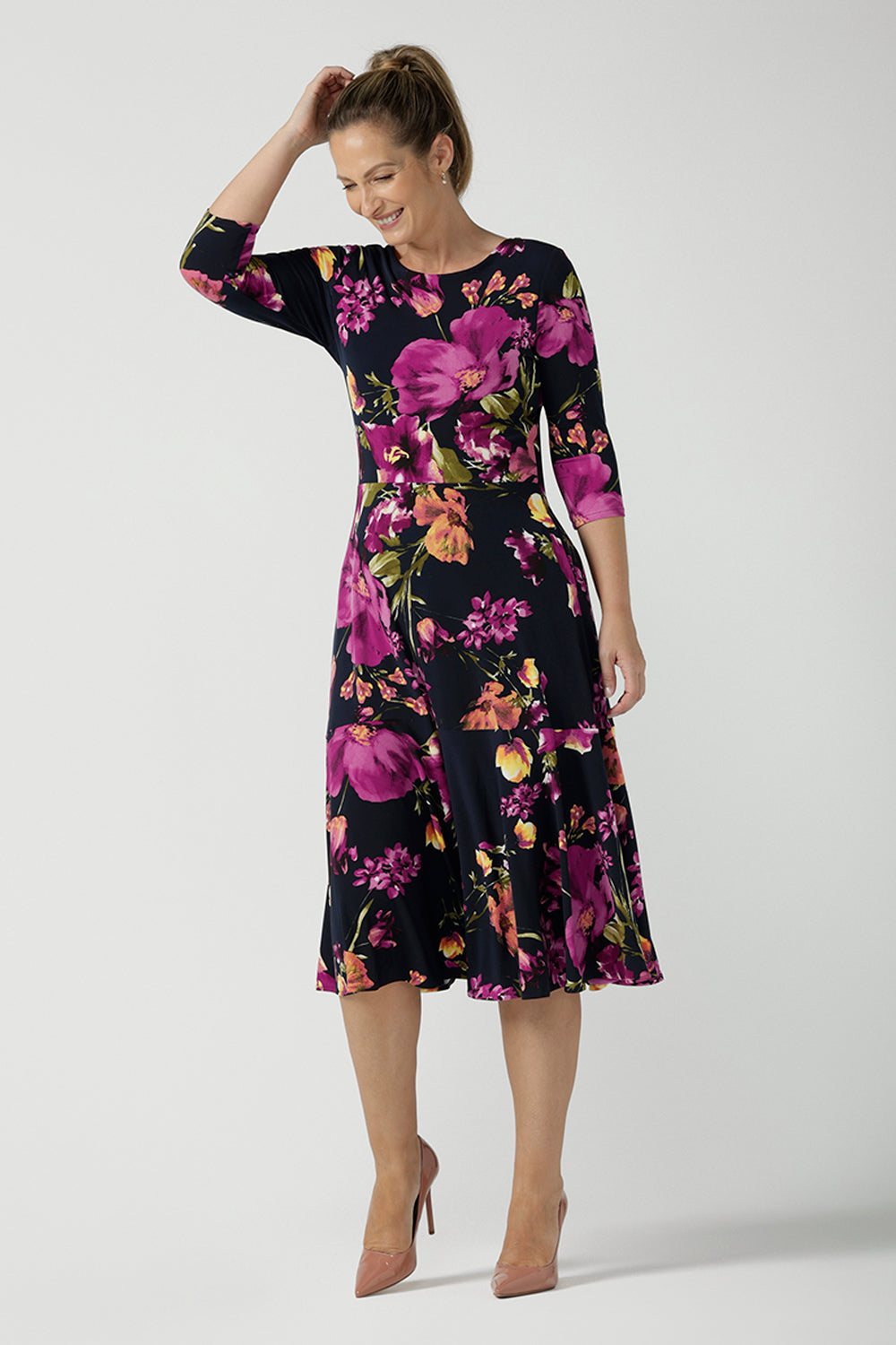 A size 10 Woman wears the Bettina Petite Reversible dress the Celeste print. It is a fixed wrap style with pockets and frill detail. A great work to wedding dress for women size 8 - 24. This is the dress featured on the reverse.