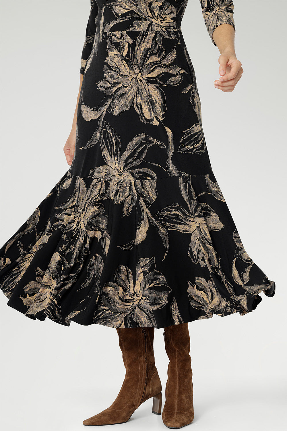Flowy maxi-length skirt with a soft ruffle hem, this piece offers ease of movement and timeless appeal. Thoughtful details such as side pockets, skirt lining, and a double-layer boat neck bodice enhance both comfort and structure.