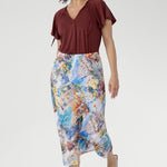 The Rosewood shade offers a warm, refined richness that pairs effortlessly with both neutrals and deeper tones.