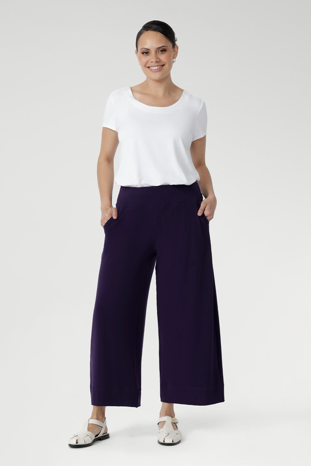 The Bradley Culotte in Purple is a pant that unites all heights. Pair back with our Sandro Jacardi for a comfortable soft suiting combination.