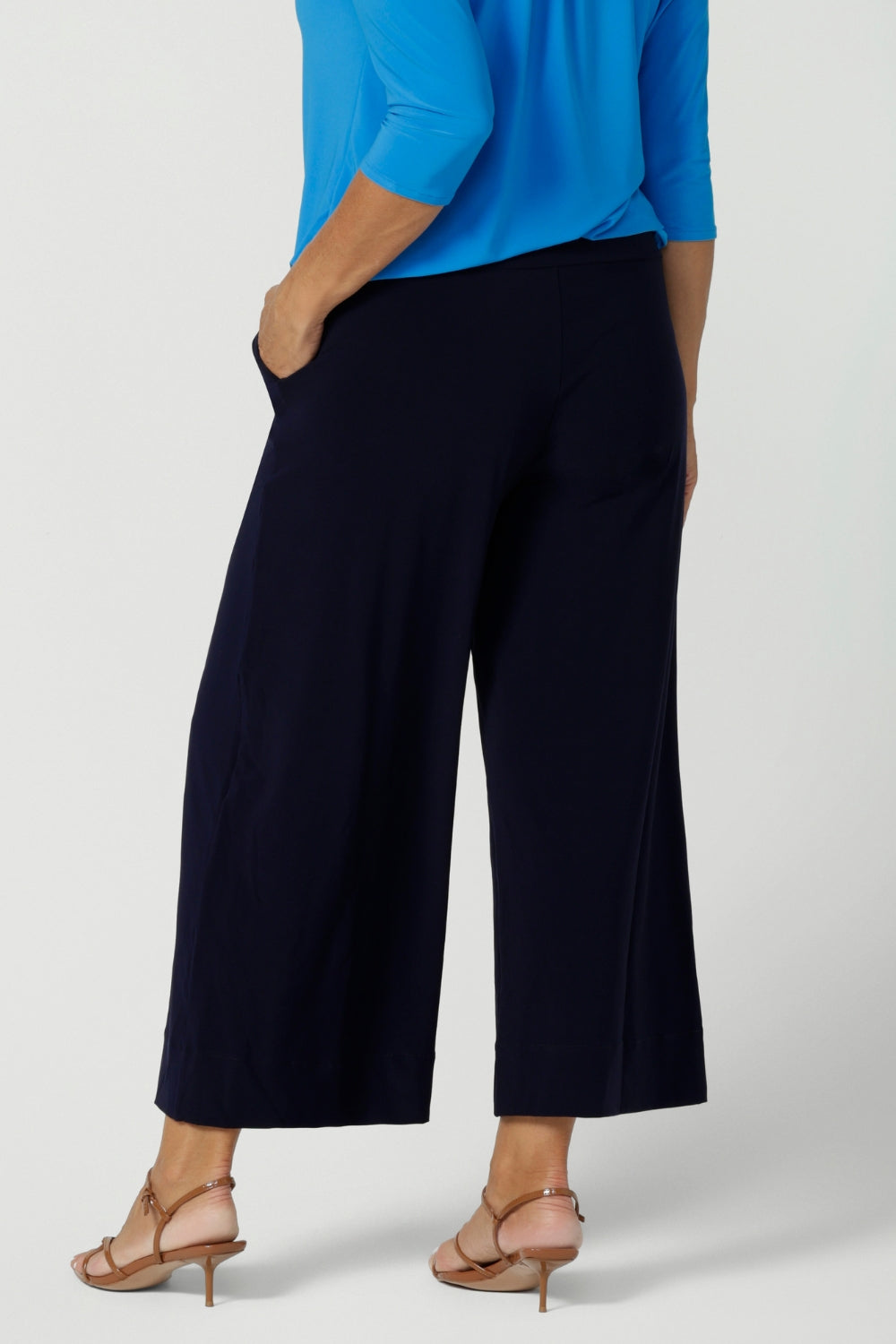 Women's wide leg culotte pants are the perfect workwear staple. Now available in regular & short lengths for tall and petite height women. Australian made clothing brand Leina & Fleur stock these culottes in  sizes 8-24.