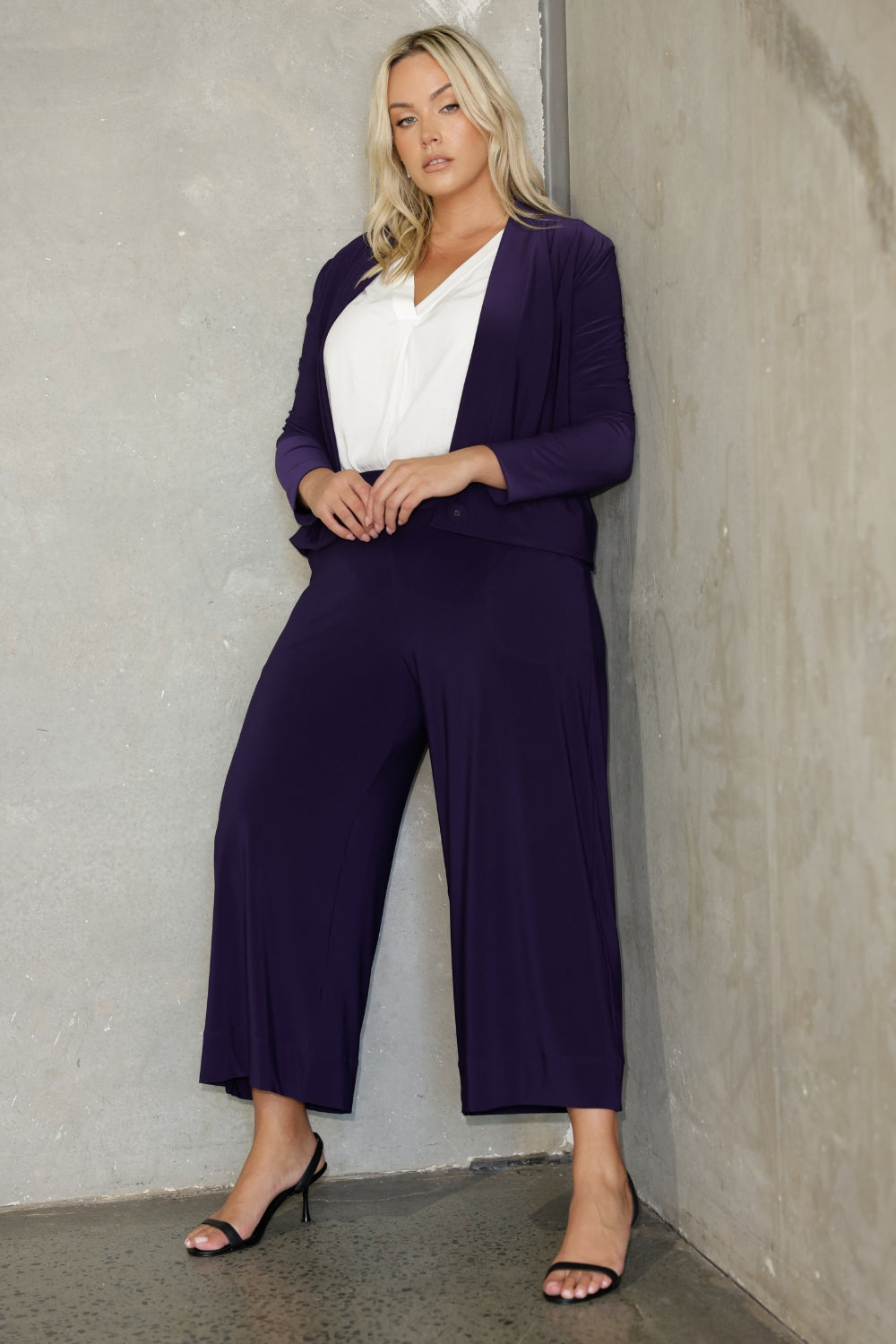 The Bradley Culotte in Purple is the perfect addition to your workwear wardrobe, offering a stylish yet comfortable option for the modern woman. Made from our luxurious jersey base, these culottes drape beautifully and provide all-day comfort, making them ideal for long hours in the office or business meetings. Designed to unite all heights, the Bradley Culotte offers versatility, combining chic sophistication with effortless wearability.