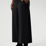 Designed to flatter all body types, the Bradley Culotte is the perfect option for women of all heights, ensuring a stylish and tailored fit. The side pockets with topstitching detail add an extra touch of refinement, while the extra-wide culotte legs bring a modern, fashion-forward look to your office attire