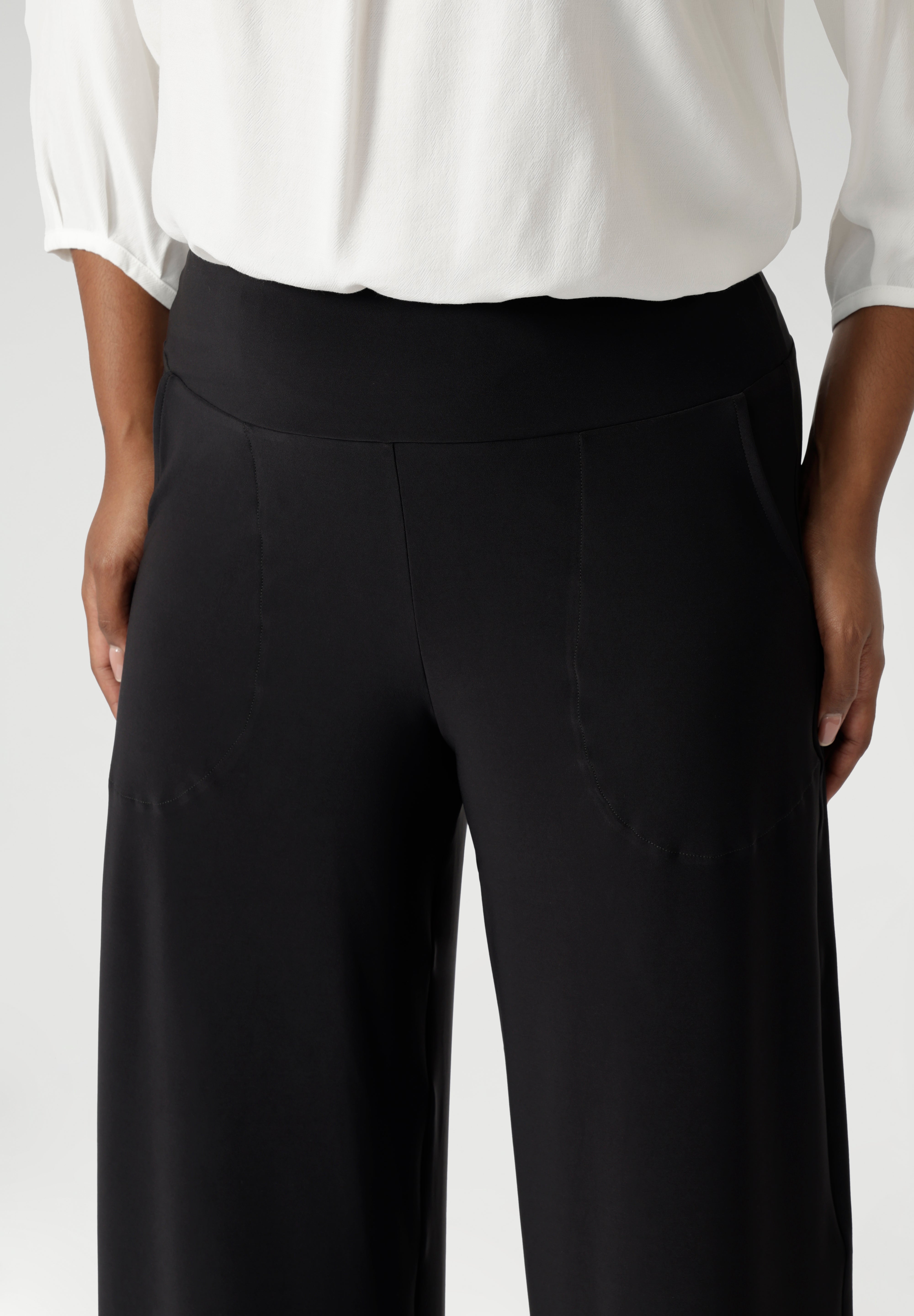 Whether you're dressing for a business meeting or a more casual office setting, these Australian-made culottes are the ideal choice for women looking for a stylish, comfortable, and versatile pant for work. Available in size 8-24.