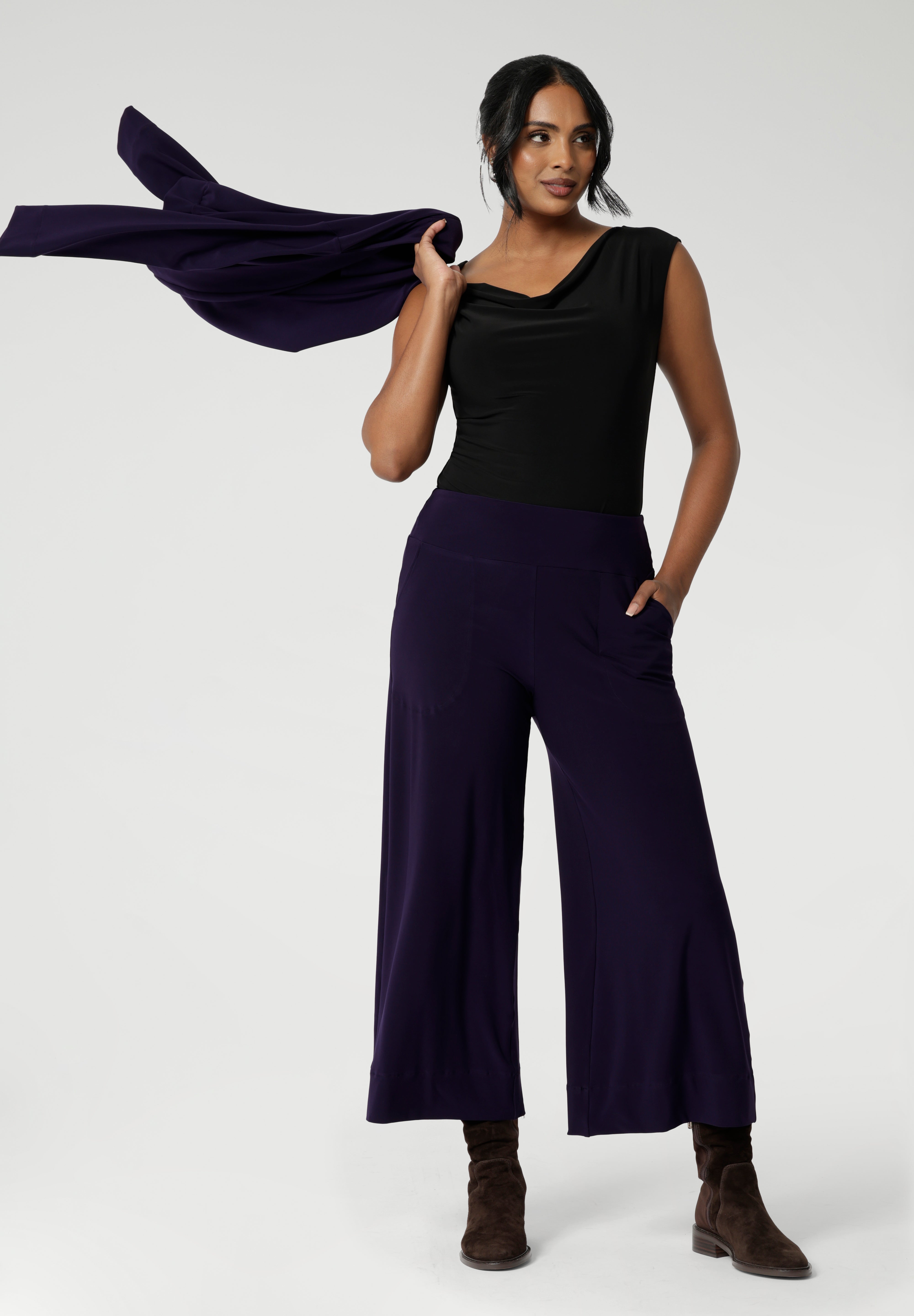 The Bradley Culotte in Purple is the perfect addition to your workwear wardrobe, offering a stylish yet comfortable option for the modern woman. Made from our luxurious jersey base, these culottes drape beautifully and provide all-day comfort, making them ideal for long hours in the office or business meetings.