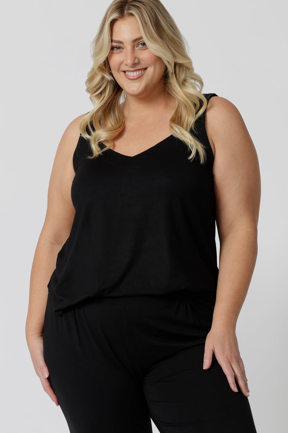 A good loungewear cami top for curve women, a size 18 woman wears a plus size cami top in black bamboo jersey. Thermo-regulating this sleepwear top is a good top for night sweats. Shop lounge wear tops online in sizes 8-24.