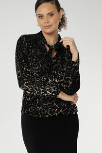 With tailored tucks at the back enhance the fit and silhouette, while the classic shirttail hemline ensures a clean and flattering finish. Proudly designed and made in Australia, the Celine Top is available in inclusive sizes 8 to 24,