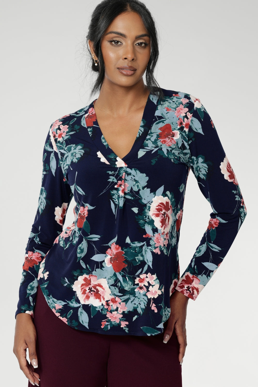 Elevate your everyday wardrobe with our Dakota Top – a versatile, flattering essential perfect for layering through the cooler months. Designed for both comfort and style, this women’s long sleeve top features our signature Vintage Rose print on a navy dry-touch jersey fabric. Our Dakota Top is an everyday shape fabulous for layering through the cooler months. Floral Blouse for Woman features navy base with pink, red, green and blue details.