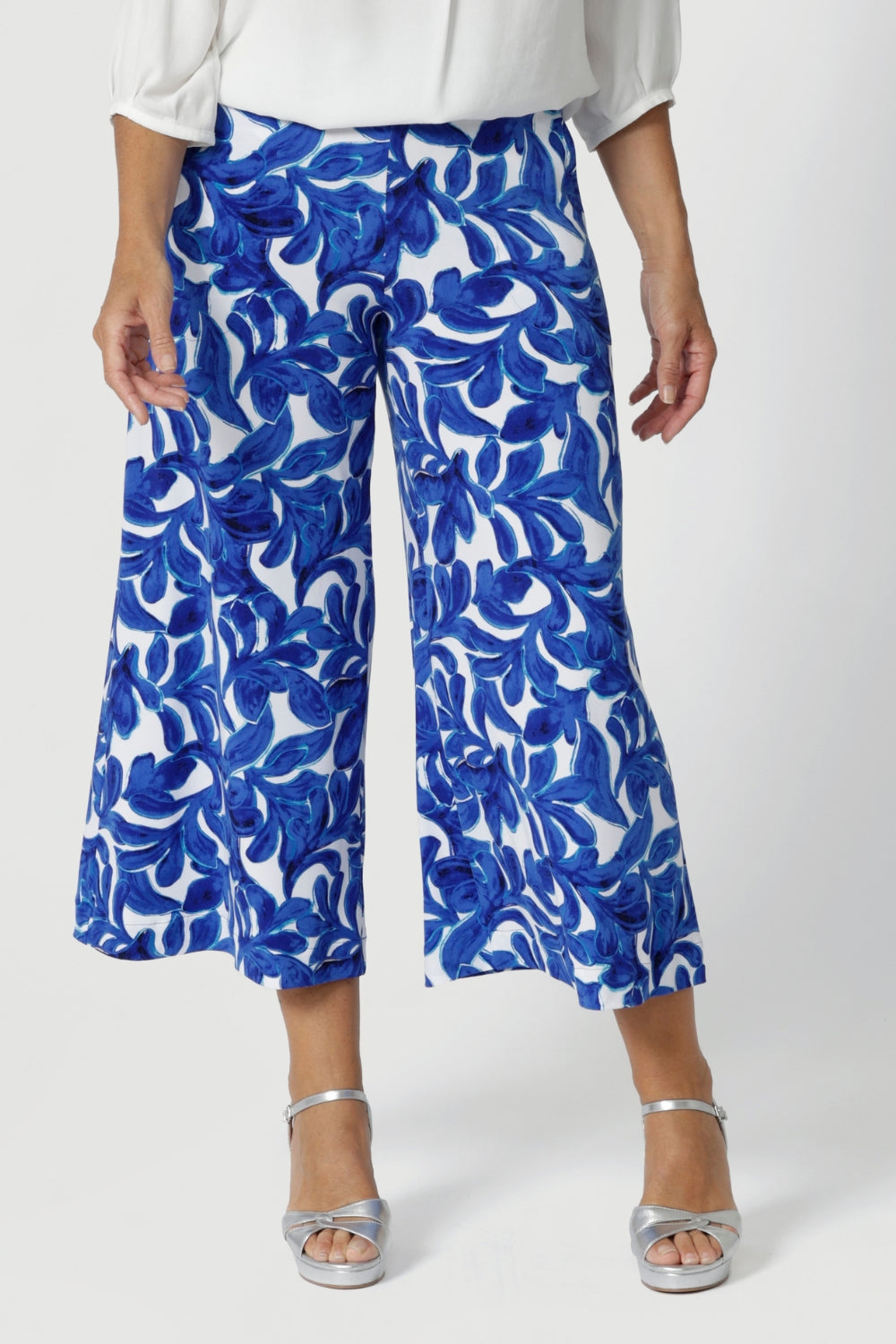 The wide-leg cut ensures a relaxed, flattering fit, while the stretch appeal offers added comfort and flexibility for all-day wear. Size 12 model wears easy care printed culottes. Available in sizes 8-24.