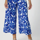 The wide-leg cut ensures a relaxed, flattering fit, while the stretch appeal offers added comfort and flexibility for all-day wear. Size 12 model wears easy care printed culottes. Available in sizes 8-24.