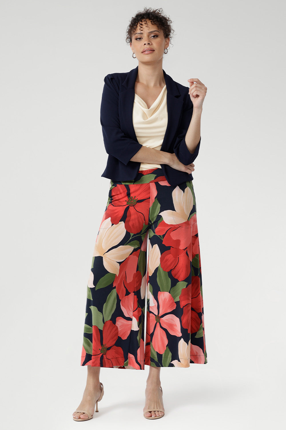 Featuring a pull-on style with a soft yet supportive waistband and functional side pockets for ease and comfort. Perfect for work, evening events, travel, or relaxed weekend wear.