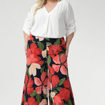 Featuring a pull-on style with a soft yet supportive waistband and functional side pockets for ease and comfort. Perfect for work, evening events, travel, or relaxed weekend wear.