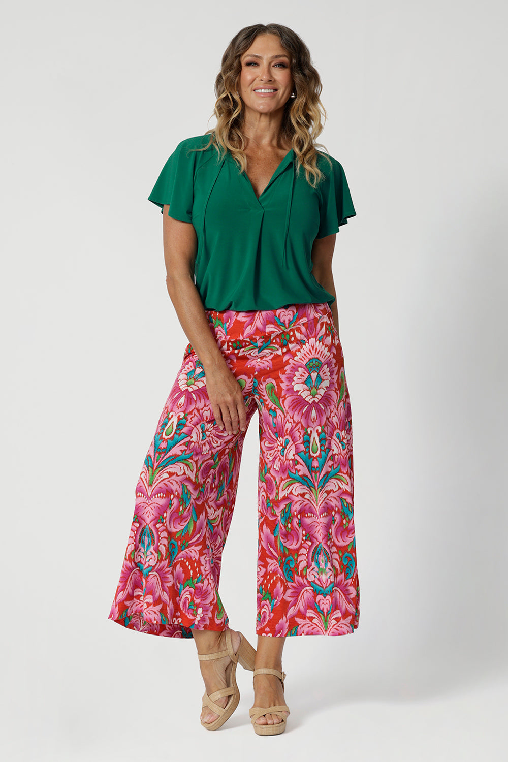 These women's cropped printed pants are the perfect fusion of style and comfort, featuring an eye-catching abstract summer design that adds a playful yet sophisticated touch to your wardrobe. Made from lightweight crepe jersey fabric, they offer a soft, fluid drape that feels cool and comfortable against the skin. The fabric’s gentle stretch and breathable qualities make them ideal for travel, ensuring all-day comfort no matter how long the journey.