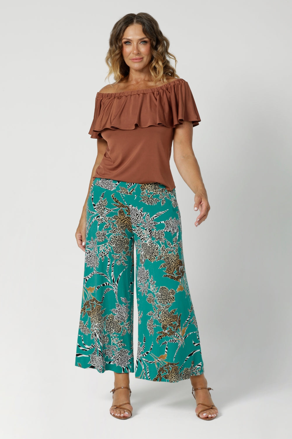 These Leina & Fleur Dany Pants are a highly sought-after style that combines comfort, versatility, and a flattering fit for all heights. Part of the jade safari print collection, these pants are crafted from a slinky jersey fabric that offers a soft, full-body stretch, providing a smooth, flattering silhouette and all-day comfort. Available in size 8-24.