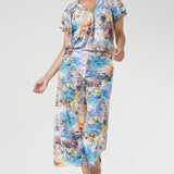 Smooth on the skin with effortless movement, it features a soft pull-on waistband and functional side pockets for elevated comfort, every day. 