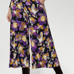 The extra-wide leg creates a flowing silhouette, while the cropped length and deep hemlines add modern flair. Designed with a double-layer pull-on waistband and functional side pockets with chic visible stitching, the Dany Culotte blends fashion and function seamlessly. Proudly designed and made in Australia.